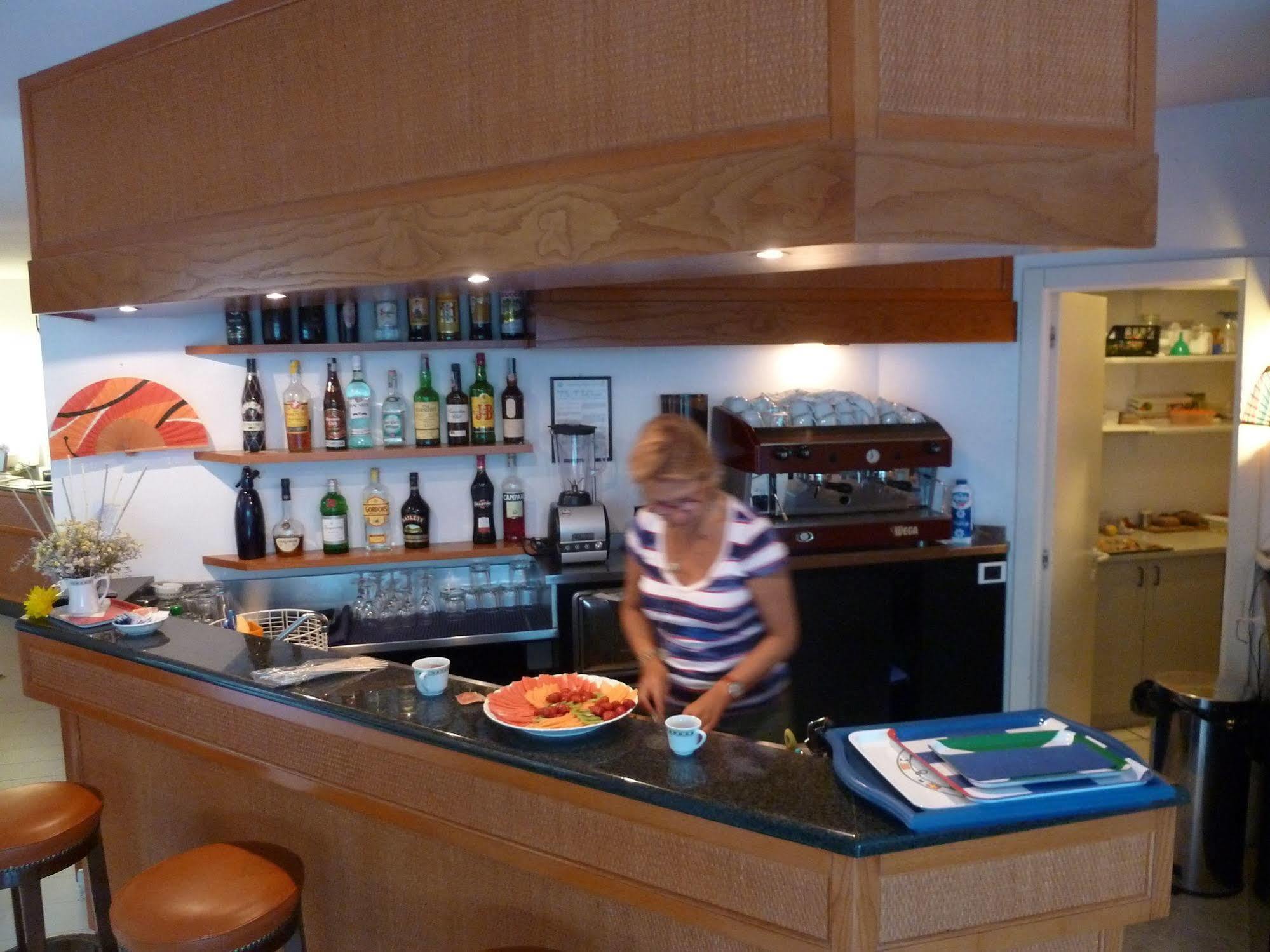 Hotel Yacht Club มาร์ชานา มารีนา ภายนอก รูปภาพ